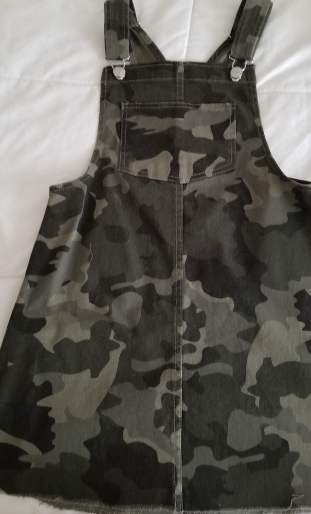 Wild and Fable camouflage jumper skirt size xs